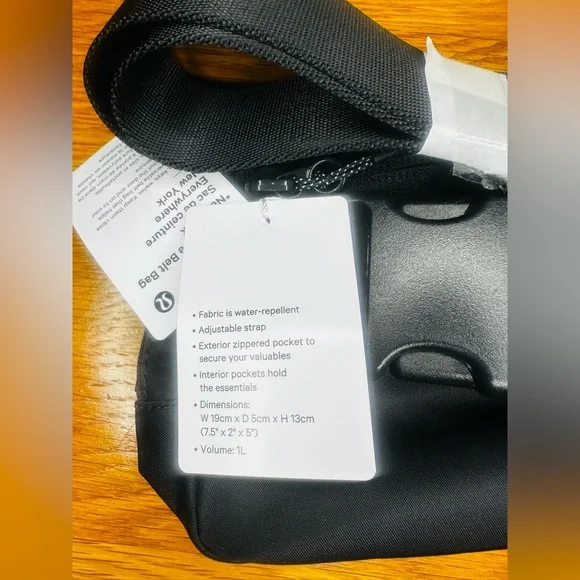Lululemon Everywhere Belt Bag New York Graphic Black NWT - Picture 6 of 8